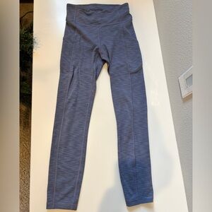 Like new lululemon leggings with pockets- Size 4